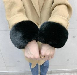 Five Fingers Gloves 1 Pair Large Cuff Fur Wrist Big Sleeve Decor Winter Coat Hand Ring Faux Warm Oversleeves Arm Cuffs1121846