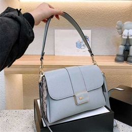 Chic Caches Shoulder Bags Luxuries Designer Women Bag Luxury Leather Crossbody Bags Wallet Totes Women Fashion Bags 230103