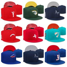New Causal Adult Designer Fitted hats Baseball football Snapbacks Fit Flat hat All Team Logo Adjustable Embroidery basketball Caps Outdoor Sports Beanies Mesh cap
