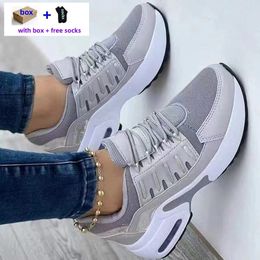 Sneakers casual da donna di grandi dimensioni comode scarpe da trekking piatte traspirabili donne che camminano morbide versatili lacci che running lady designer scarpe 211