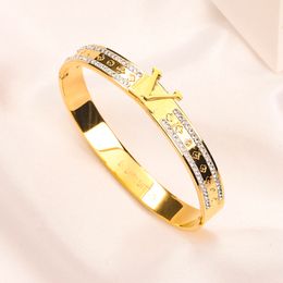 Luxury Silver Gold Plated Bangle Bracelet Luxury Brand Letter Bangles for Women Men Stainless Steel Everyday Accessories Party Wedding Designer Jewellery Gifts