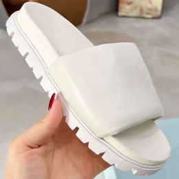 Designer Slides Women Beach Slippers Padded Sandals Casual Slippers Summers Flat Comfort Shoe With Box 519