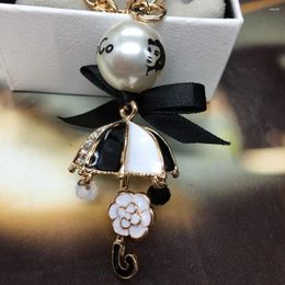 Keychains Insipired Design Black White Umbrella Keychinas Camellia Bowknot Bag Key Ring Gift Jewellery