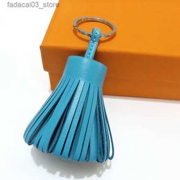 Keychains Lanyards Luxury Personalised handmade leather tassel keychain metal keychain womens bag charm accessories handbag charm keychain bracket Q240201