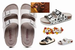 Designers New Women Men Sports Sandals Cartoon Pattern Button Outdoor Leather Slippers Beach Casual Shoes