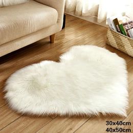 Carpets Plush Cushion Blanket Imitation Wool Heart Shape Rugs Non Slip Fluffy Living Room Mat Home Decoration