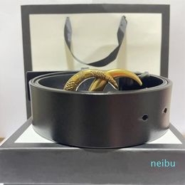 2024 cinture da uomo Cintura Desinger Pelle Moda Donna Accessori Lettera di lusso Cintura Grande fibbia in oro Cinturino da lavoro casual di alta qualità