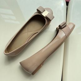 Luxury Prom Dress Designer Shoes Lady Slide Promdress Ballerina Casual Shoe VARA Black Leather Sandal Woman Designer Bow Ballet Flat Rubber Lady Shoe 3539