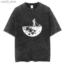 Men's T-Shirts Mens T-shirt Funny Moon Cleaning Astronauts Print Tshirt High Quality 100%Cotton Short Sleeve Tees Summer Cool Streetwear Tops Q240201