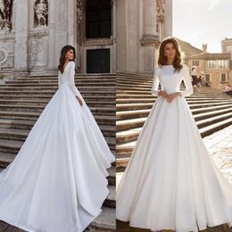 Elegant Satin Ball Gown Wedding Dresses 2021 Elegant Ivory Long Sleeves Beaded Lace Appliqued Boho Bridal Gowns Custom Made284t