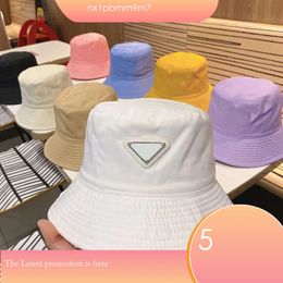 Designer P Bucket Hats Triangle Badge Candy Colour Couple Fisherman Sun Caps Mens Women Unisex Outdoor Casual Hat 8 Colours 236