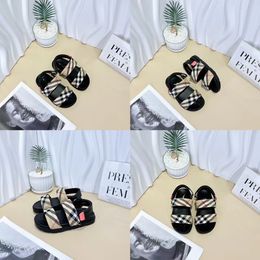 fashion boy and girl sandal shoes slippers brown Colour designer baby boys house slippers send with box 2024