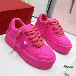 Spring and Autumn New Ladies Sports Shoes Riveted Casual Board Shoes Matsuke Thick Sole Versatile INS Single Shoes Breathable Walking Womens Shoes