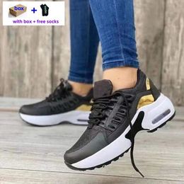 Tênis femininos tamanho casual grande confortável e respirável caminhada moda feminina andando de laço versátil macio Running Lady Designer Shoes No. 211 842