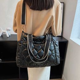 Shoulder Bags Casual Quilted Padded Crossbody for Women Nylon Down Coon Soulder Bag Puffy andbags Large Capacity Tote 2022 WinterH2421