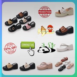 Designer Casual Platform rise thick PVC slippers man Woman Light weight wear resistant Leather rubber soft soles Flat Summer Beach Slipper