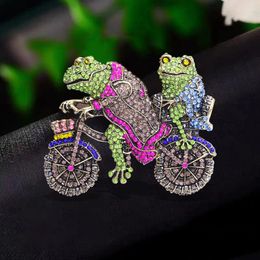 Brooches Vintage Heavy Industry Rhinestone Frog Cycling Gorgeous Pins For Women Men Retro Palace Unisex Classic Crystal Badges