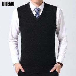 Fashion Brand Sweater Man Pullovers Vest Slim Fit Jumpers Knitwear Sleeveless Winter Korean Style Casual Clothing Men 240202