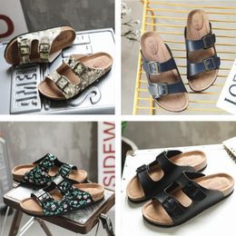 Flat Classic Slipper Women Designer for Black Leather Summer Lady Triangle Mark Brushed Leather Slide Embroidered Sandals Fabric S 48