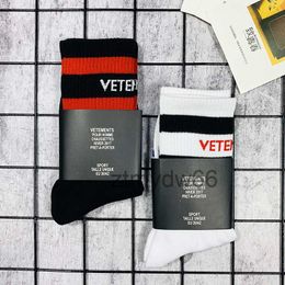 Vet Tide Designer Socks Men and Women Hip-hop Street Stripes in the Tube Anti-skid Board Sports VJ7X