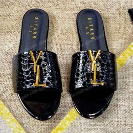 2024 Designer Slifors Sandals Piattaforma per le zeppe di moda per esterni Scarpe per donne Non slip Leisure Ladies Casual Casual Aumenta Donna Sandalias 4432