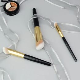 PAT01 Skin Fetish Sublime Perfection Highlighting Foundation Makeup Brush Unique Face Contour Hightlighter Cosmetics Beauty Tool 240126