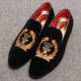 Promotion spring Men Velvet Loafers Party wedding Shoes Europe Style Embroidered black Slippers Driving moccasins 444