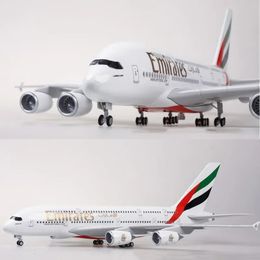 1/160 Scale 45.5cm Aeroplane Model 380 A380 UAE Airline Aircraft Toy with Light Wheel Landing gears Diecast Plastic Resin Toy 240118