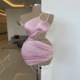 Luxuriöse rosa kurze Ballkleider mit Perlen, sexy One-Shoulder-Quasten-Abendkleid, schwarzes Mädchen-Cocktailpartykleid, elegantes Vestios de Gala, formelles Geburtstagskleid