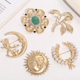 Brooches Classic Baroque Style Alloy Women Elegant Gold Color Sun Moon Angel Pins Suit Lapel Party Jewelry Gifts