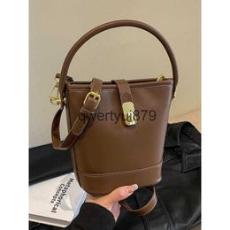 Shoulder Bags Autumn and Winter Red Bag for Women 2023 New Korean Fashion Handbag Water Bucket Bag Small and Versatile Commuter Crossbody BagH2422