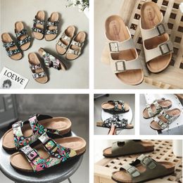 Designer Sandals Slippers Summer Men Women Shoes Shaped Multicolor Flora Slides Moulded footbed in black Tonal rubber sole