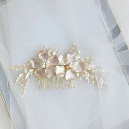 Hair Clips Gorgeous White Enamel Flowers Bridal Comb Pearl Headdress Hand Made Leaf Accessories Jewellery