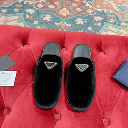 Triangle Velvet Slifors Fungala Fall Fall Flat Designer Muli Slide Slipper Affermazione Moca