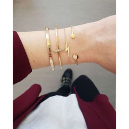 Fashion Gold Sideways Cross Bracelet Set for Women Wholesale N95286