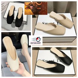 Hot Selling Leather Fashion Slippers Women Outdoor Sandals Flower Women Herringbone Slippers Women Fashion Black Stripe Beach Sandals