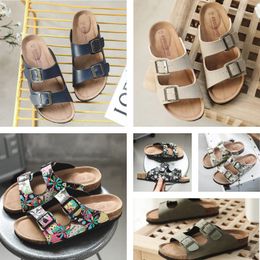 Clog Clogs Slippers Designer Sandals Slides Men Women Flip Flops Buckle Stock Sliders Fur Cowhide Outdoor Shoe Birkin Stocks Shoes 99026 s s