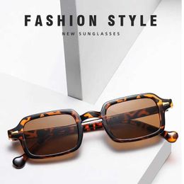 Sunglasses Fashionable square sunglasses for women with retro rivet decoration gradient shadow UV400 mens leopard blue sunglasses J240202