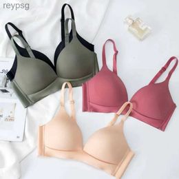 Bras Bras Japanese Style Seamless Bras Comfort Wireless Underwear Womens No Steel Ring Bralette 3/4 Cup Glossy Bra Female Lingerie YQ240203