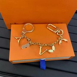 Fashion Keychain Letter Designer Keychains Metal Keychain Womens Bag Charm Pendant Auto Parts321d