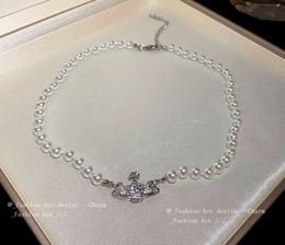 Designerin Viviane Vivienen Westwoods Dowager mit Diamant-Perlen-Halsketten-Anhänger für Damen, französischer modischer Stil, Kragenkette, High-Sense-Halskette 01522