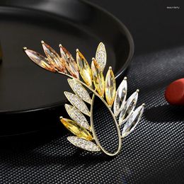 Brooches SUYU Winter Good Luck Olive Branch Brooch Design Women's Luxury Korean Version Minimalist Suit Coat Accessory Gift