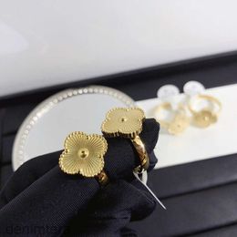 Wholesale Luxury Brand Designer Four Leaf Clover Rings Fashion Women Men 18k Gold Plated Ring Never Fade Stainless Steel Jewellery Accessories Gifts Size 6 7 8 9 VMC6