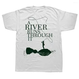 Men's T Shirts Novelty A River Runs Through Fly Fishing Shirt Trout Graphic Streetwear Short Sleeve Fisherman Gifts T-shirt Mens Clothing