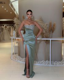 2024 Sexy Green Prom Dresses Strapless Mermaid Plus Size Floor Length Sleeveless Sier Crystal Beads Side Split Long Vintage Evening Gowns