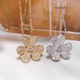 Designer Jewellery Cleef Van Four Leaf Clover Necklace Designer Fourleaf clover Necklace Luxury Top V Gold High Edition Lucky Womens Thickened 18k Rose Gold Full Diamo