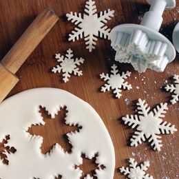 Baking Moulds 3Pcs Christmas Snowflake Cookies Biscuit Mould Fondant Sugar Craft Plunger Cookie Cutters Xams Snow Cupcake Cake Decorating