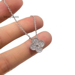 Van Clover Necklace Cleef Flowers Necklaces Designer Women Top Quality Pendant V Fourleaf Clover For Women Thickened 18K Rose Gold Full Diamond Classic Gold Collar C