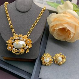 Necklace Earrings Set Vintage Cameo Flower Shaped Earring Clips Studs Brooch Elegant Jewelry For Women Accessorie