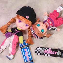 Molly Blyth Bjd Doll Skateboard Slide Anime Figura Big Size Doll Joint Body Dress Up Suit Action Figurine Decorativa da collezione 240129